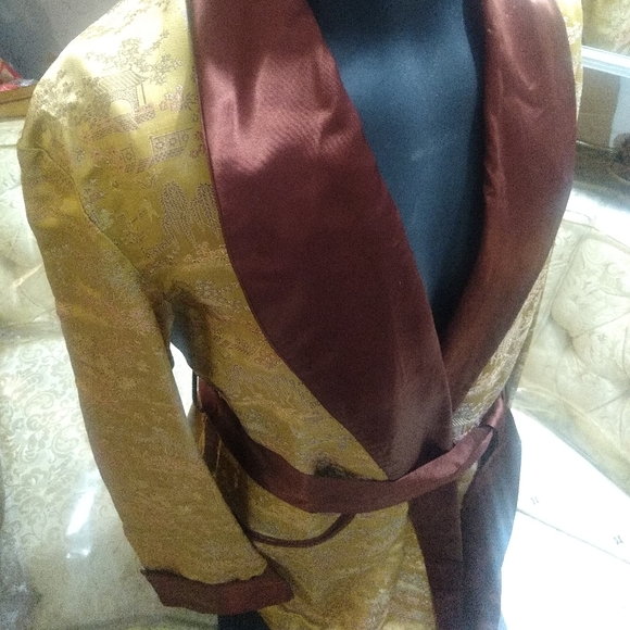 Golden Chinese Silk smoking jacket beautiful embroidery scenes - Picture 11 of 16